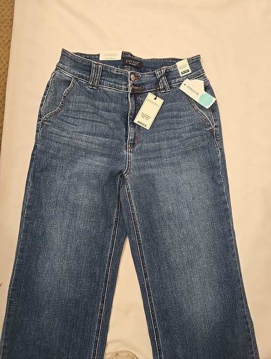 Judy Blue Denim - Judy Blue Denim Straight Leg Jeans in Medium‎ Blue Wash